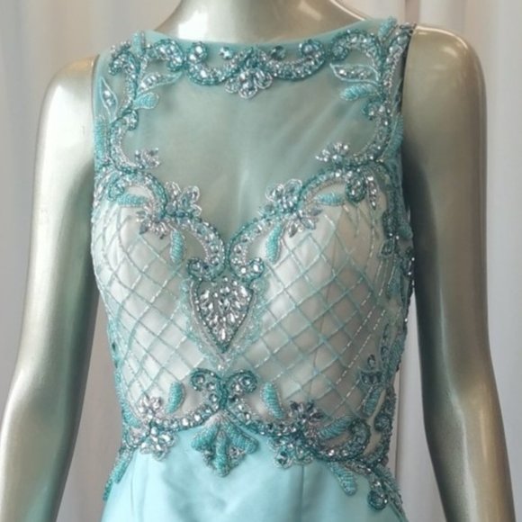 Size 8 aqua trumpet formal/prom gown - Picture 3 of 5